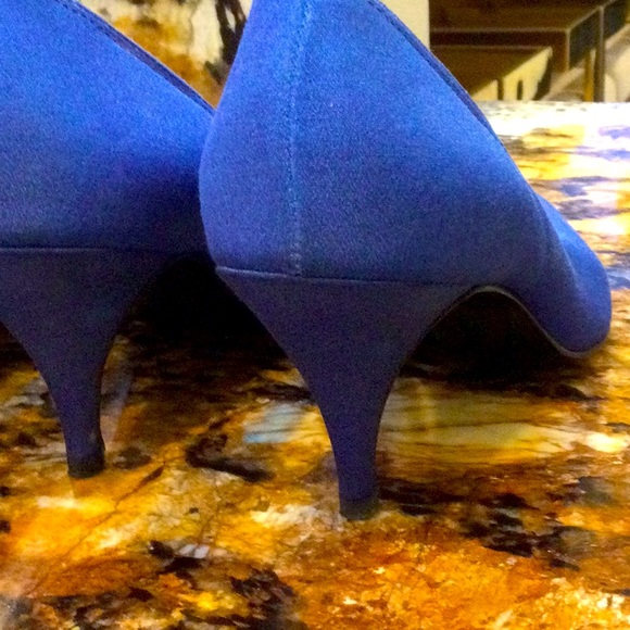 - - - Two pair of peacock blue dyed shoes - Picture 4 of 4